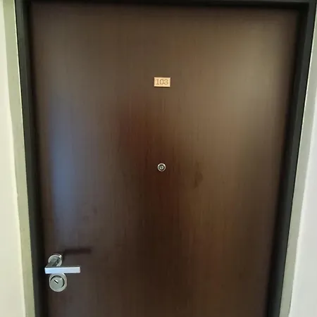 Eskim 103 アパート